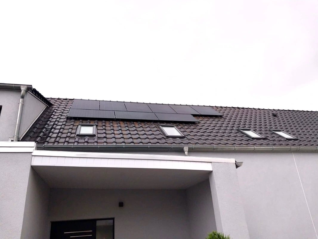 Referenz: Solarmodule auf Dachkonstruktion